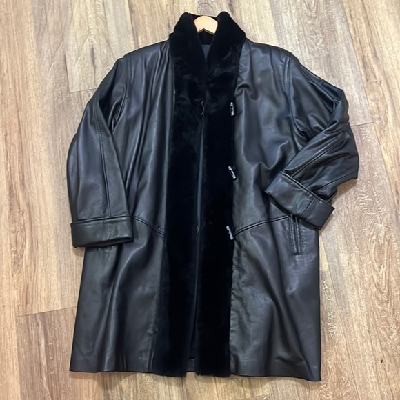 DC collections Women’s leather medium coat - Picture 1 of 5